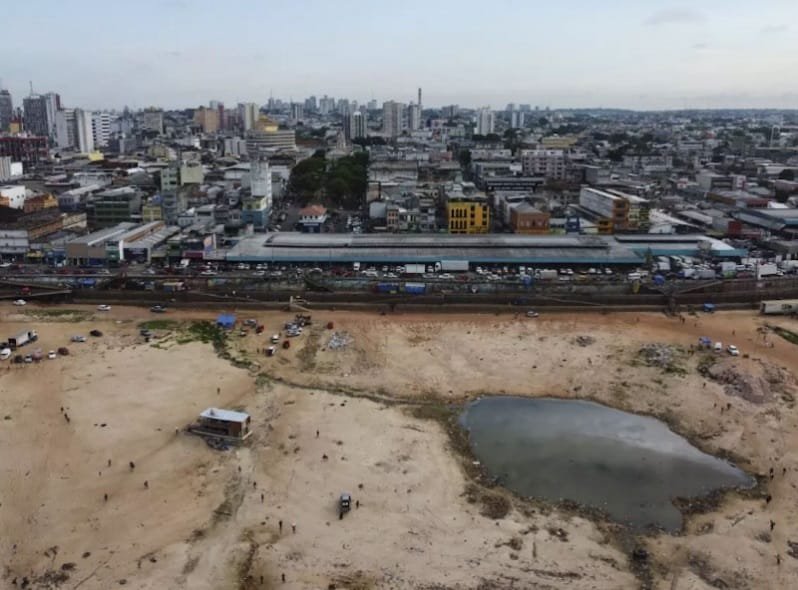 Brasil Puerto De Manaos Con Dificultades Por Bajo Nivel De Agua