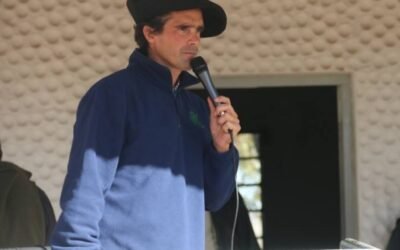 Buena pista para el remate de Valdez en Molles.