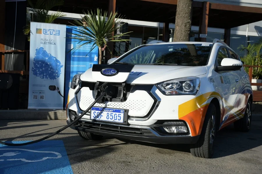 Uruguay consolida su matriz renovable con más movilidad eléctrica.