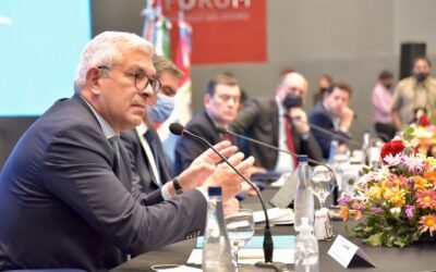 Ministro argentino asegura que su país debe ir por la “biotecnología aplicada a la producción”.