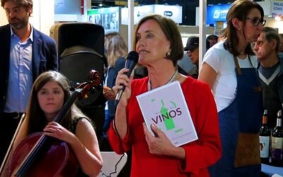 Enóloga uruguaya presentó “Hablar de Vinos” en la Feria del Libro de Buenos Aires.