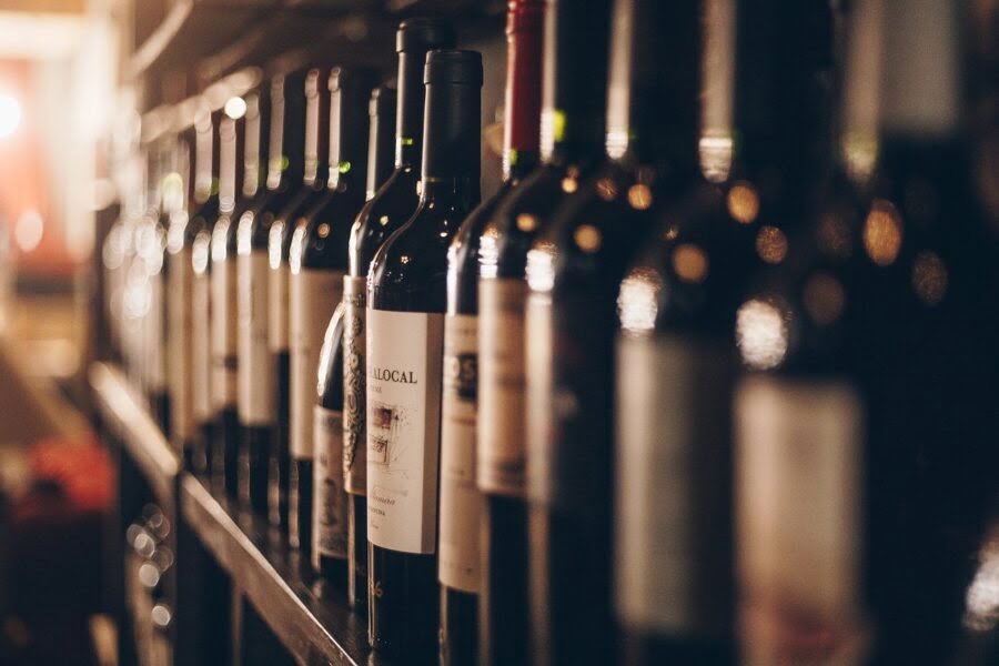 Argentina. Si no se resuelven las trabas a las importaciones, en 45 días se frenará la cadena productiva de las bodegas.