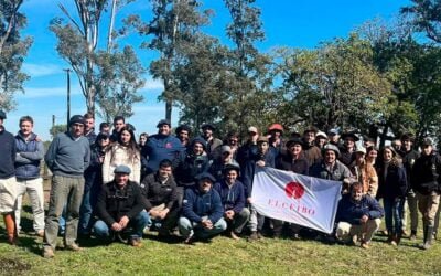 Estudiantes de UTU Paysandú aprenden sobre la preparación de animales para exposición.