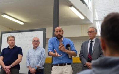 Usuarios del Mides reciben capacitación como operadores cárnicos.