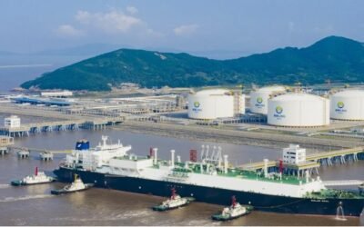 China compra gas natural a Estados Unidos, que desvía a Europa.