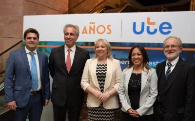 En sus 110 años, UTE está transitando “la segunda transformación energética, apuntando a la descarbonización”, dijo su presidenta.