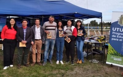 Estudiantes agrarios de San Antonio, Salto, premiados por mejor stand en Expo Salto 2022.