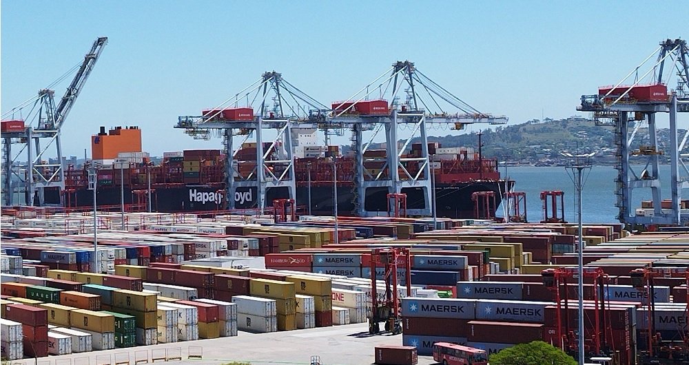 Por primera vez llegó al puerto de Montevideo un buque con capacidad para más de 13.000 contenedores.