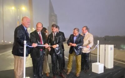 Bajo lluvia, quedó habilitado el viaducto en la rambla sobre el puerto de Montevideo.