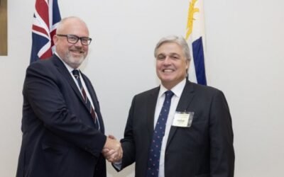 Australia propone a Uruguay recrear el grupo Cairns y ofrece cooperación en mejoramiento ovino como en investigación agropecuaria.