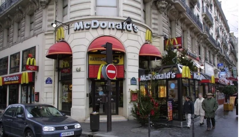 Cuidado ambiental. Francia prohibió que restaurantes empleen vajilla descartable.