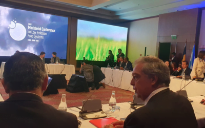 En Chile Mattos dijo que la agropecuaria “sufre las catástrofes climáticas” que generan otros.