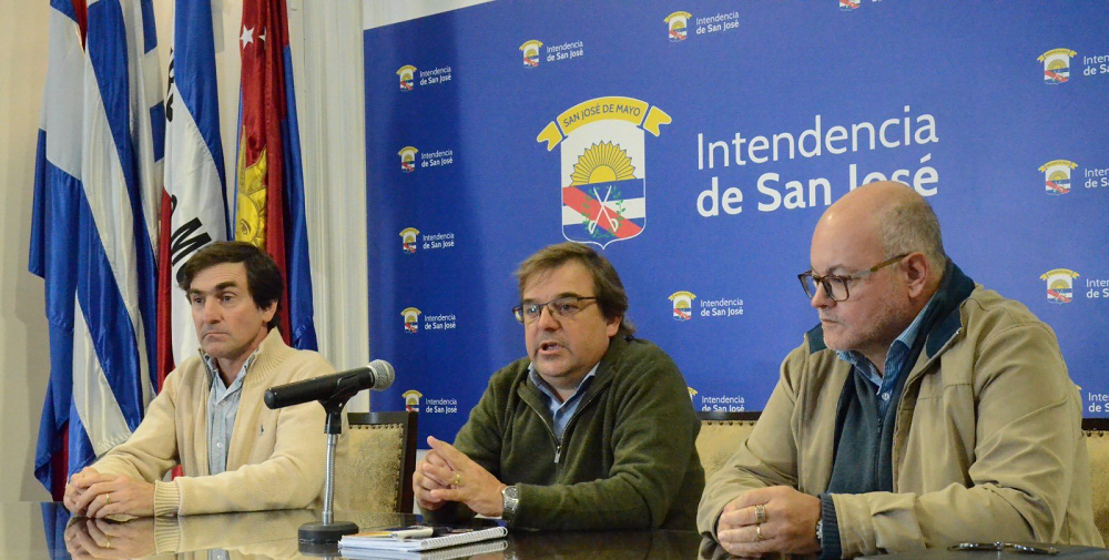 Intendencia de San José apoya trabajos de laboreo de pequeños productores.