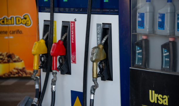 Uruguay sube los combustibles: gasoil 17%, naftas 7%, mientras Argentina y Perú aumentan hasta 62%