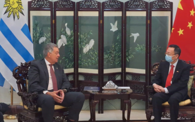 Mattos, Buffa y el embajador chino repasaron los recientes viajes oficiales de Uruguay al país asiático.