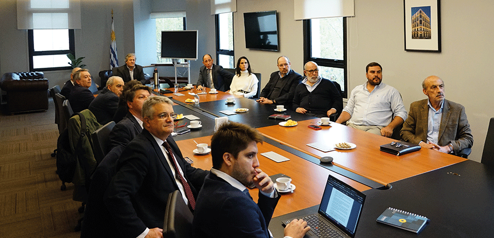 Comisiones de Ganadería del Parlamento visitan sede del INAC.