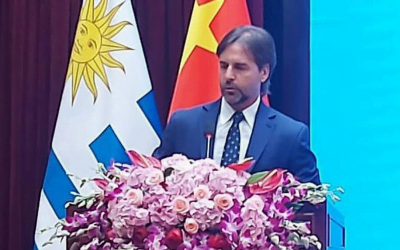 Presidentes Xi Jinping y Lacalle Pou acuerdan acelerar una asociación de libre comercio bilateral.