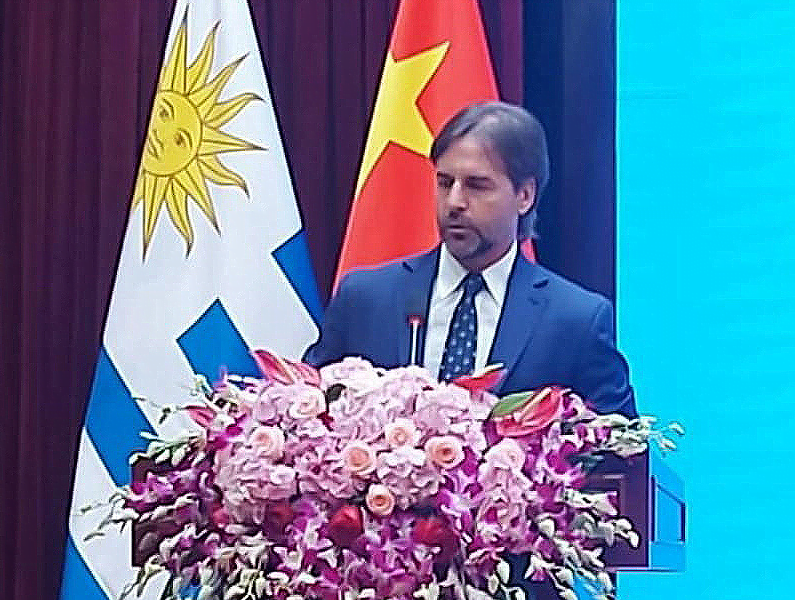 Presidentes Xi Jinping y Lacalle Pou acuerdan acelerar una asociación de libre comercio bilateral.