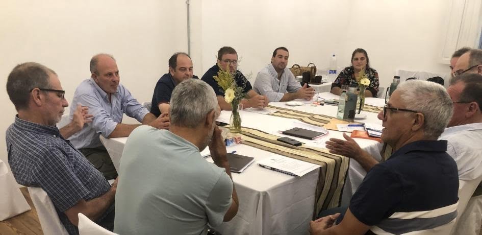 CAR-UPM y la Comisión de Desarrollo Apícola se reunieron en Durazno y acordaron plan de trabajo.