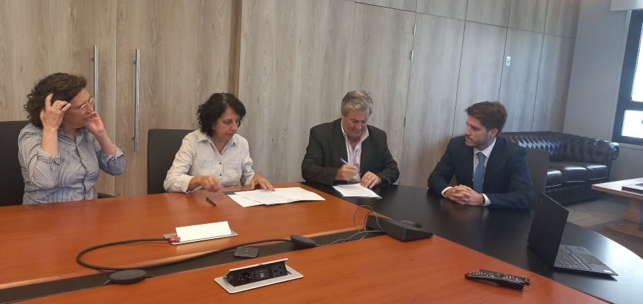 INAC y la Sociedad de Arquitectos firman acuerdo para mejor desempeño de las carnicerías.