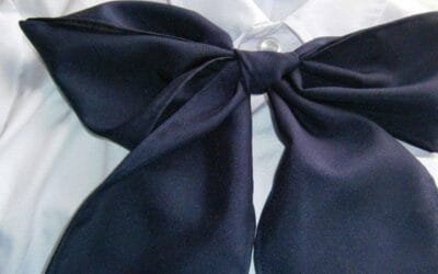 Proleco entregó mochilas en escuelas.