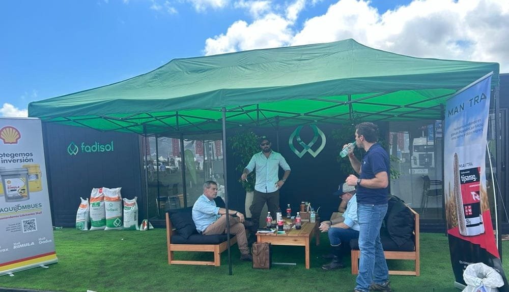 Fadisol en la Expoactiva. El Ing. Álvez comento estado de los cultivos y el exclusivo programa de colza de la empresa.
