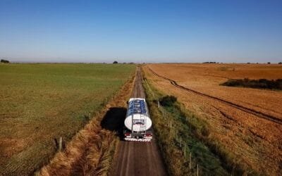 Productores lecheros piden medidas para evitar cierres como el de Grupo Gloria.