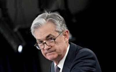 La FED mantiene tasas de interés en el nivel más alto en 20 años, sin avanzar en la inflación.