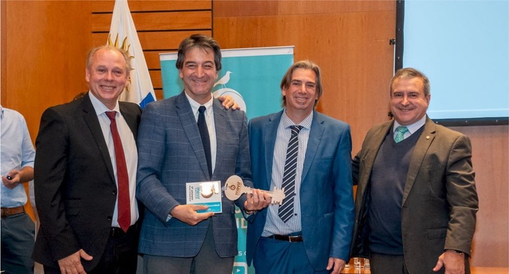 Mevir reconoció a UTE por su invalorable aporte a la institución.