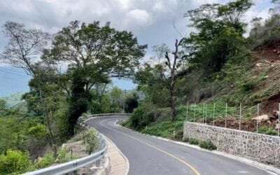 Los caminos rurales ayudan a los agricultores a llevar una vida mejor.