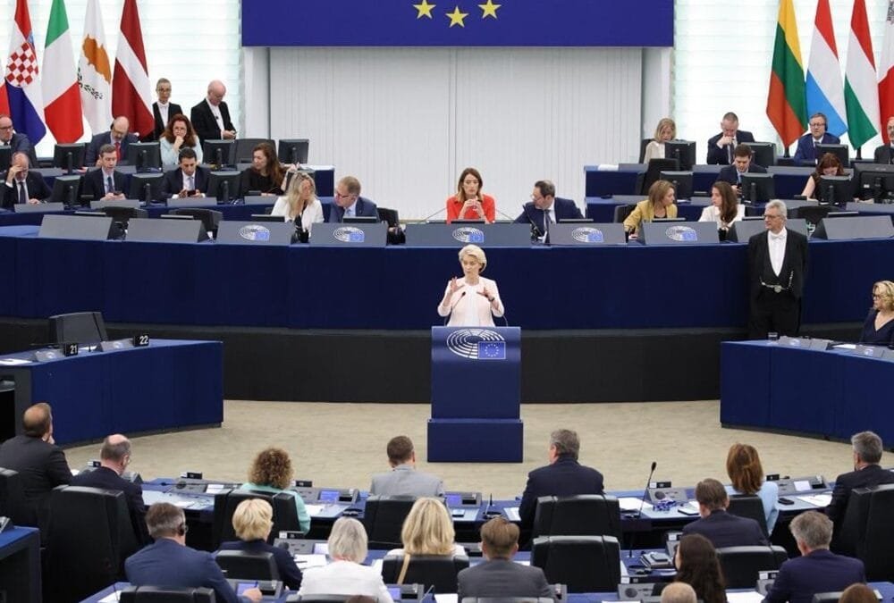 La Comisión Europea confirma que los vehículos a combustión caducarán en 2035.