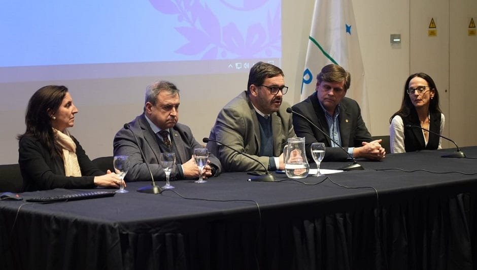 Acciones multidisciplinarias para tender animales de compañía y producción en asentamientos.