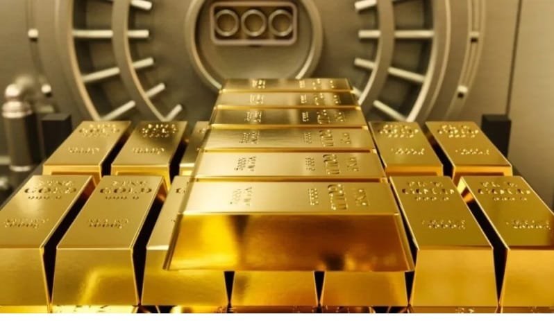 El oro sube a precios máximos por incertidumbres globales.