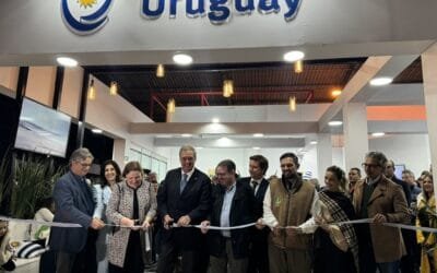 Mattos inauguró stand de Uruguay en Expointer en Brasil.