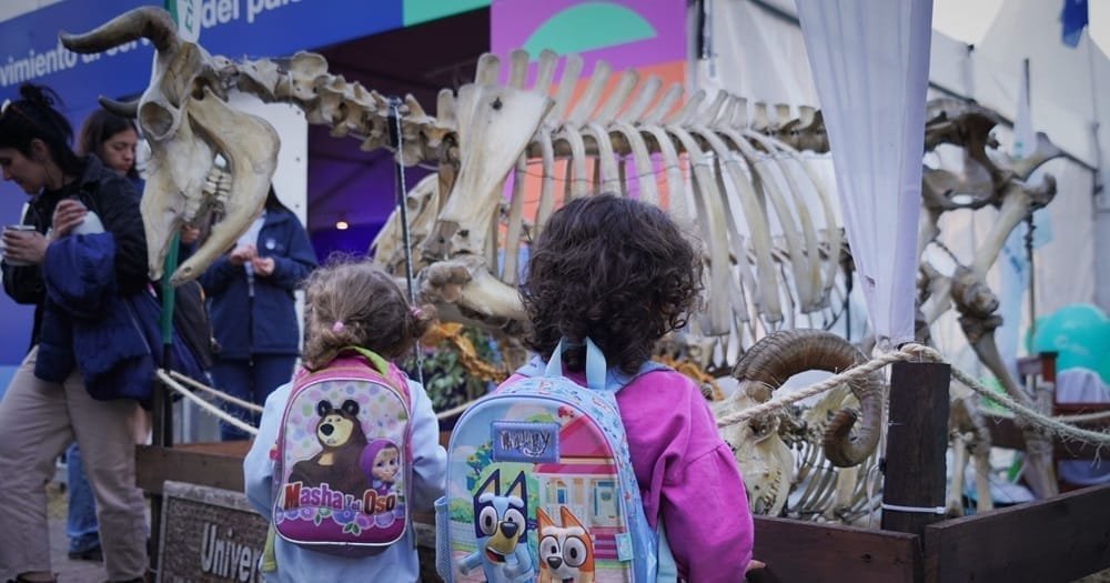 Facultad de Veterinaria inauguró stand en la Expo Prado 2024, con Udelartitan celeste.