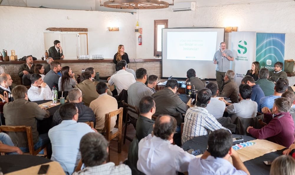 Montes del Plata y UTE realizaron jornada de capacitación sobre seguridad en líneas eléctricas aéreas