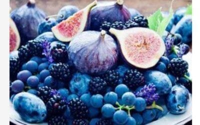 Frutas de colores morados tienen tres vitaminas esenciales para el organismo.