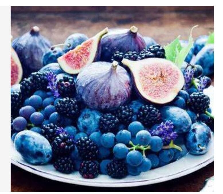 Frutas de colores morados tienen tres vitaminas esenciales para el organismo.