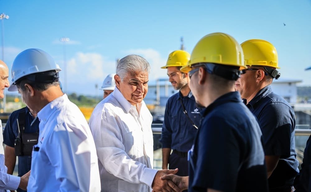 Canal de Panamá deja más de US$ 2.000 millones. Es el principal activo y negocio del país dijo el mandatario.
