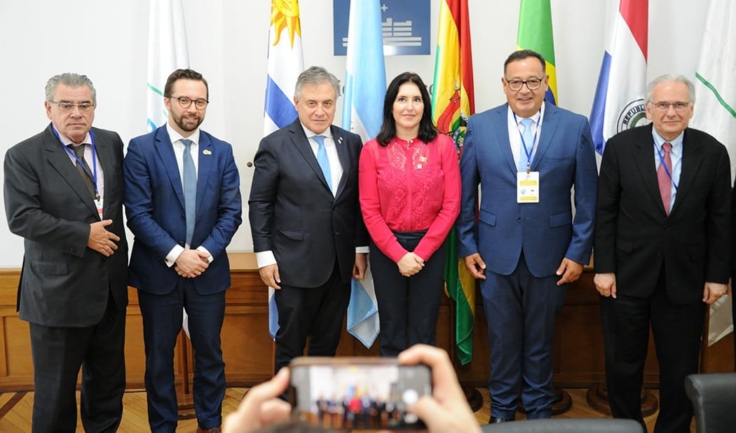 Uruguay y el fondo del Mercosur firmaron acuerdo para financiar obras en ruta 6.