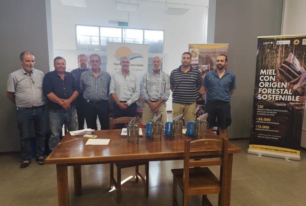 UPM promueve nuevas tecnologías para el sector apícola uruguayo.