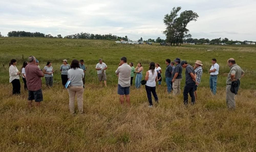 Capacitación sobre siembra de verdeos y praderas en el marco del proyecto Senda Agroecológica.