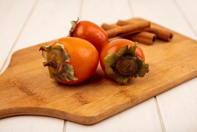 Mercado local: se mantiene la oferta de frutas de otoño.