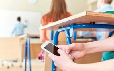 Llegó a Uruguay la discusión sobre el uso de celulares en los centros de estudios.