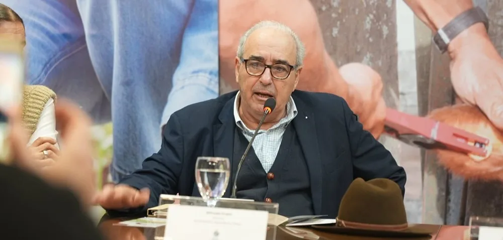 Buiatría 2025 pone la mira en la garrapata y la reproducción vacuna.