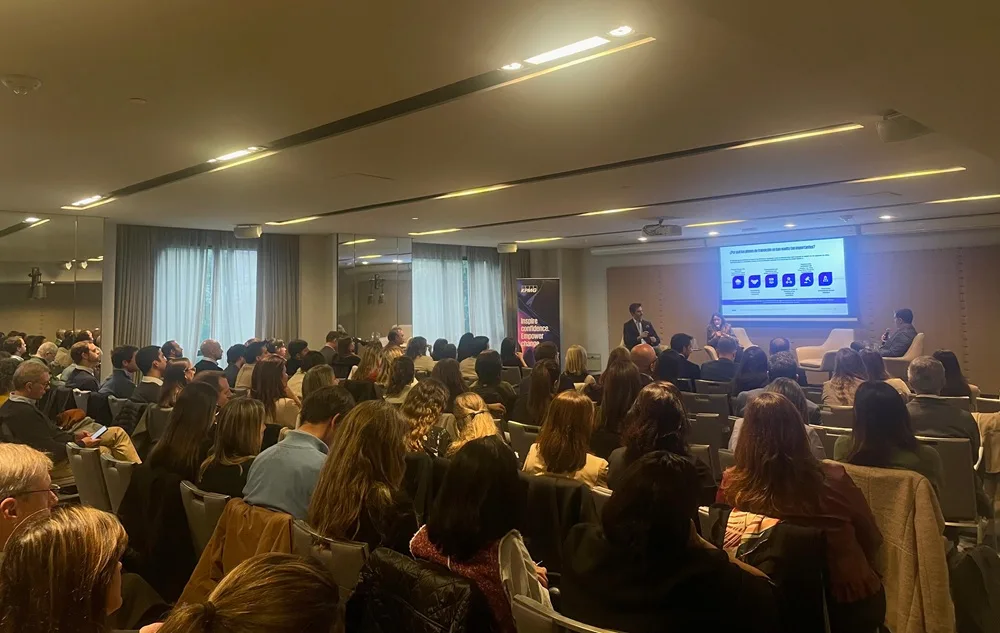 Debate sobre cómo transformar la sostenibilidad en ventaja competitiva.
