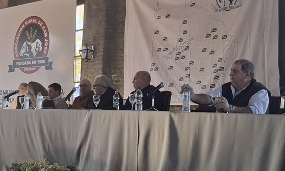 “También hay corrupción el uso de los recursos públicos en los caminos”.