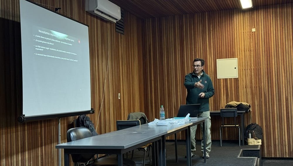 Charla sobre gestión productiva para mejorar los ingresos.