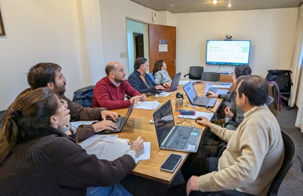 Programa para controlar la salmonella avanza con la validación del módulo para parrilleros.