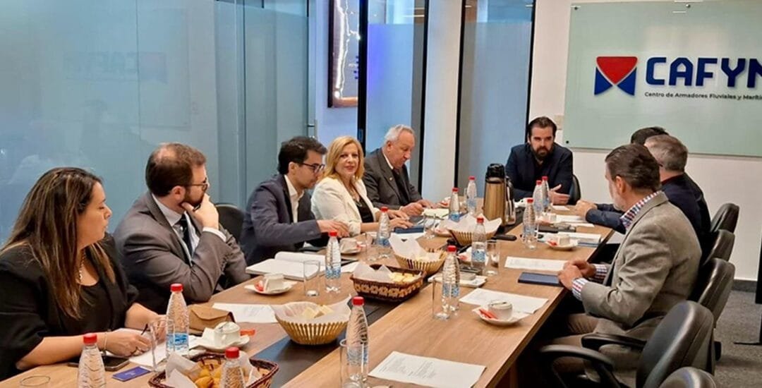 Uruguay busca ofrecer mayor competitividad a barcazas paraguayas.